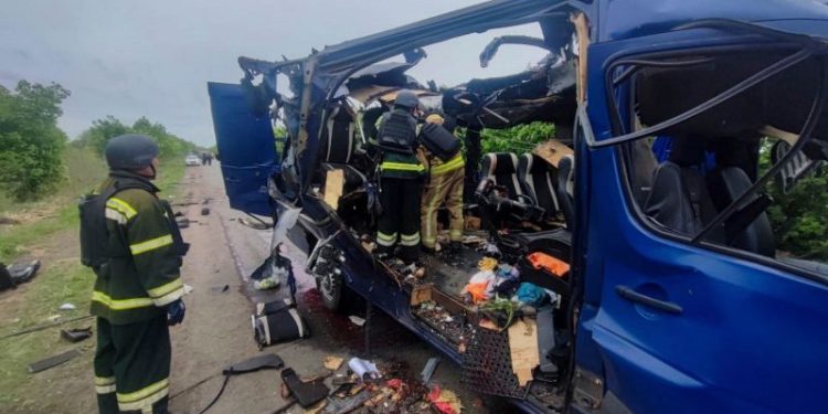 Russian attack on bus in Sumy region kills nine, Ukraine says, hours after peace talks