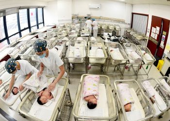 China to make all hospitals offer epidurals to incentivize childbirth