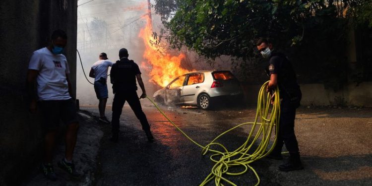 Wildfire threatens Marseille, shuts down airport in southern France